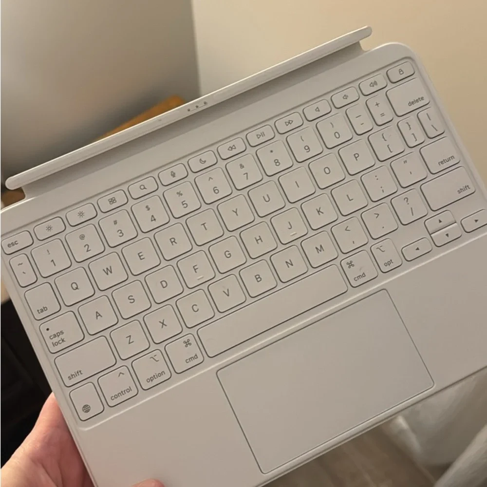 Magic Keyboard Folio for iPad (10th gen)